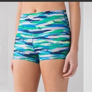 Lululemon Boogie Short (Roll Down) Full-On Luon Seven Wonders Multi